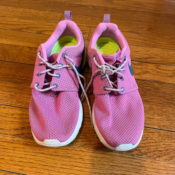 Nike women’s running shoes. - Picture 2 of 5